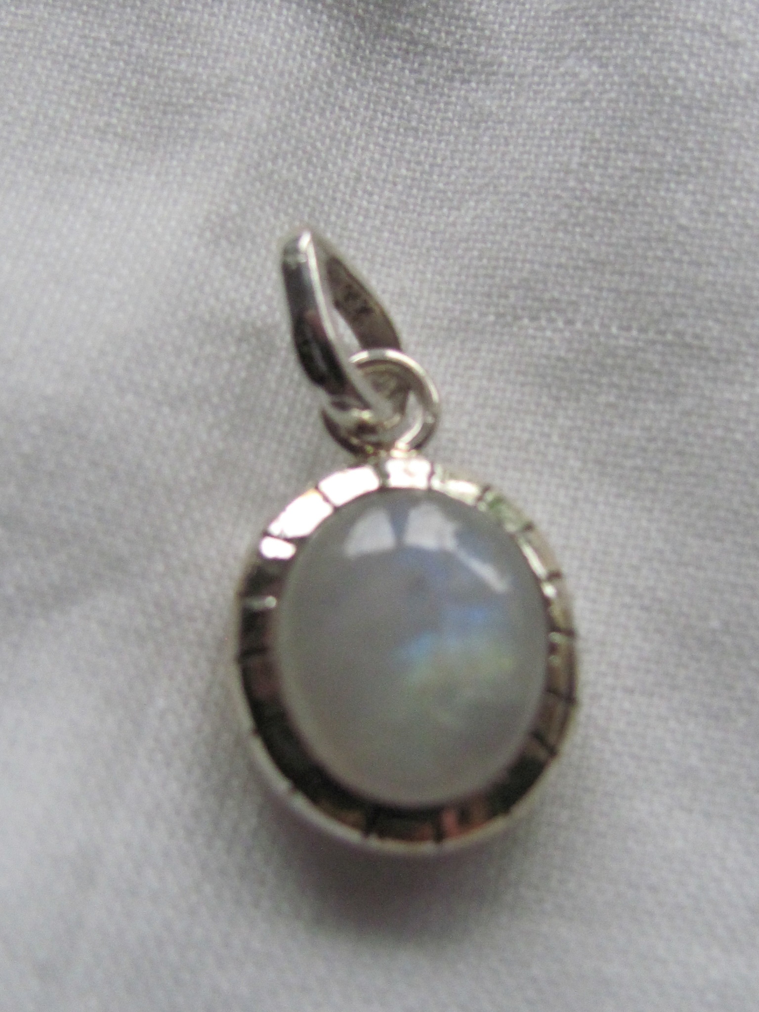 Pendant Silver with rainbow moonstone