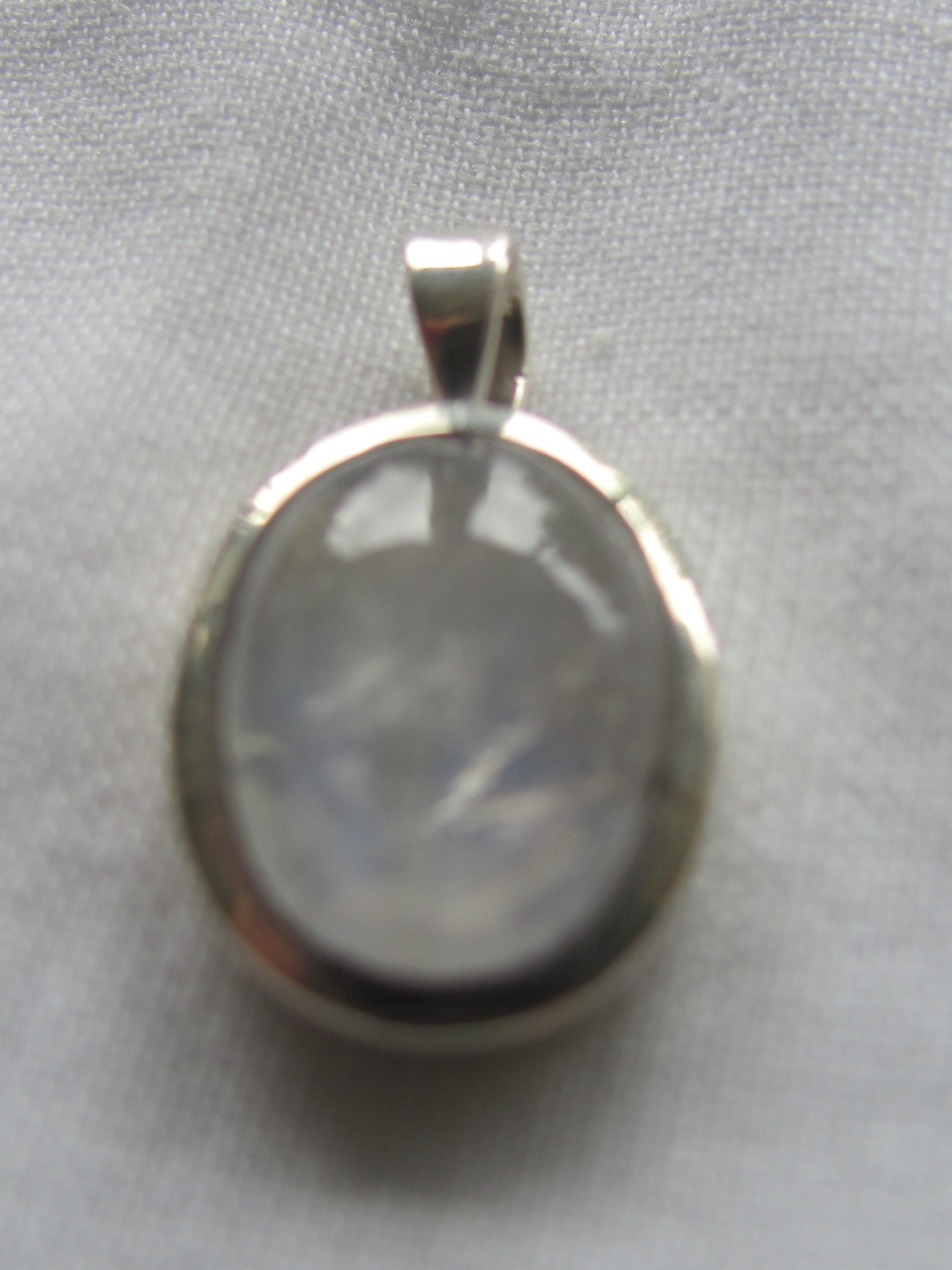 Pendant Silver with rainbow moonstone