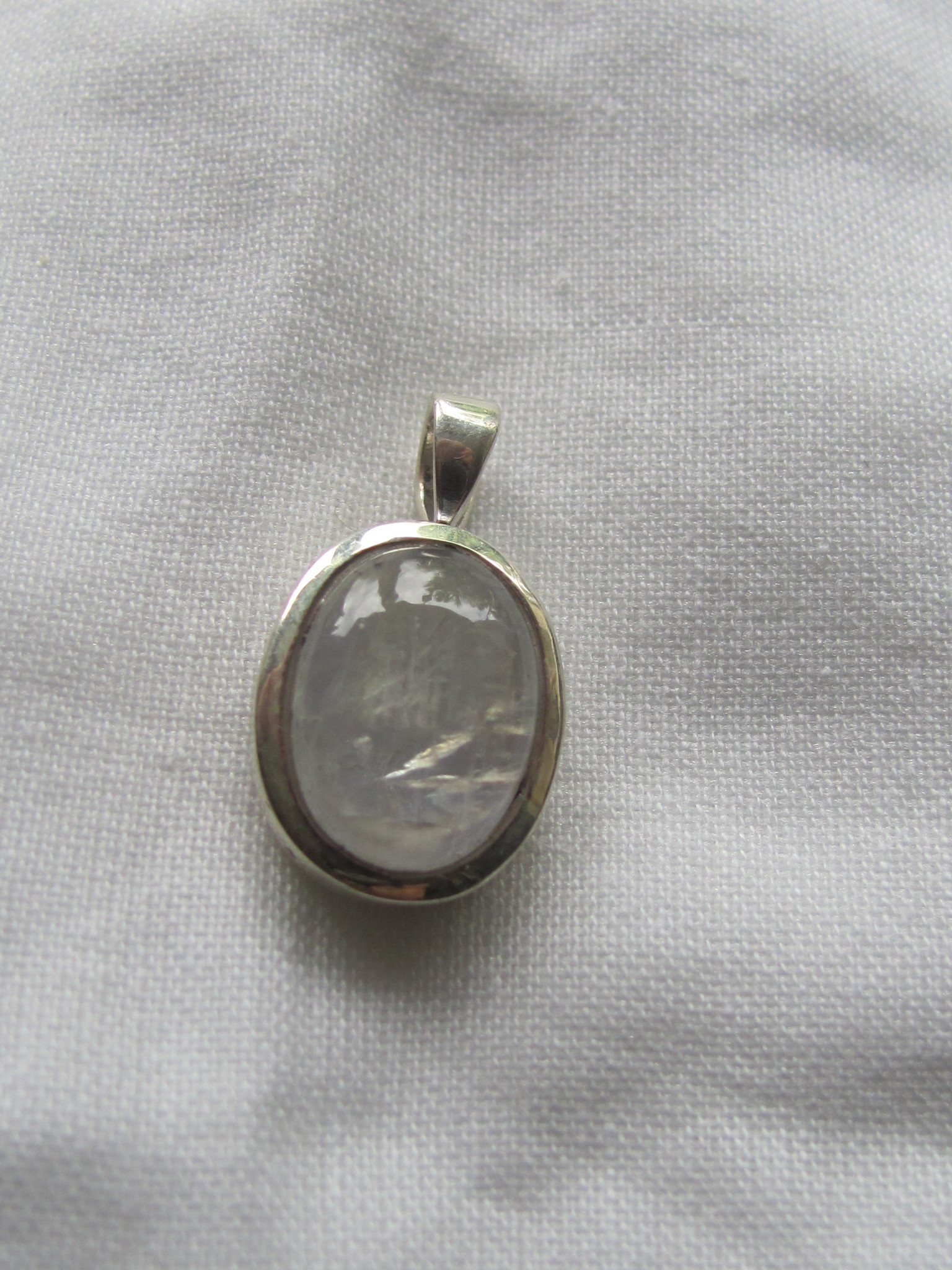 Pendant Silver with rainbow moonstone