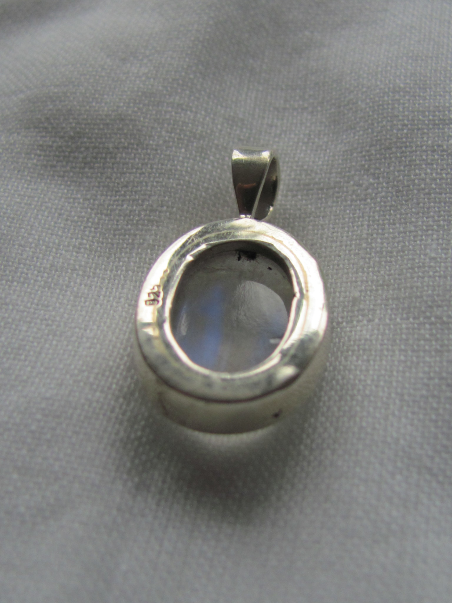 Pendant Silver with rainbow moonstone