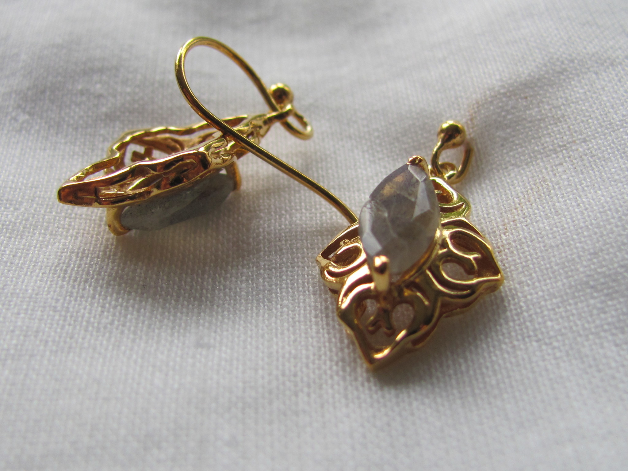 Earring  gold plating on silver with  labradorite