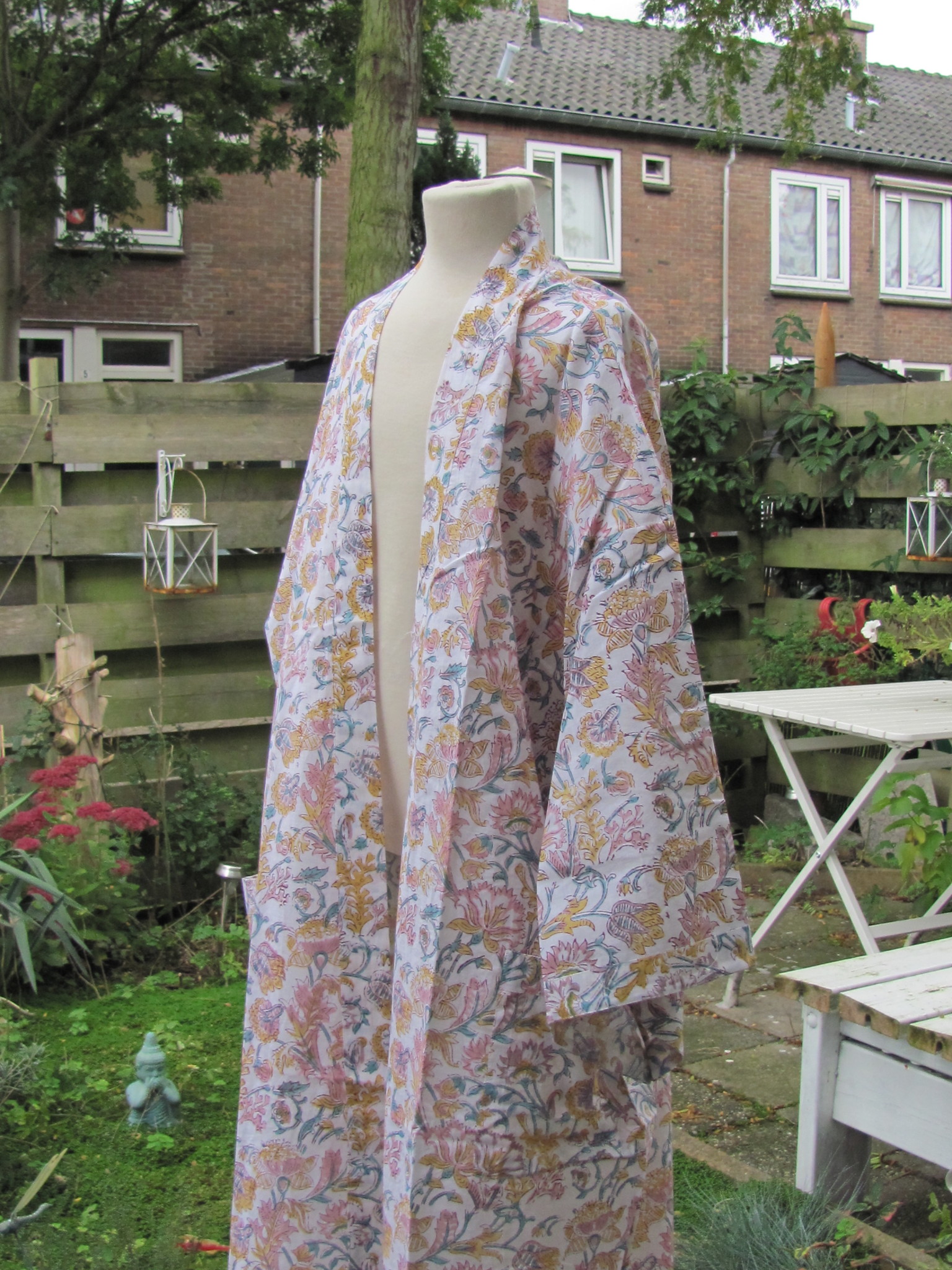 Kimono, ochtendjas, lounge kleding for thuis  handbedrukt met vegetable kleurstoffen.100% katoen