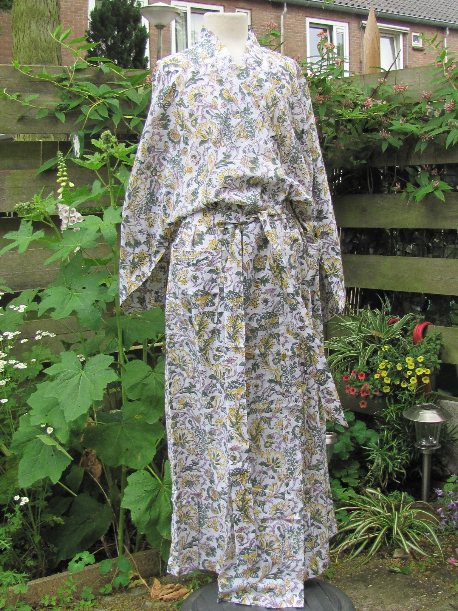 Kimono, dressing gown hand printed with vegetable dyes