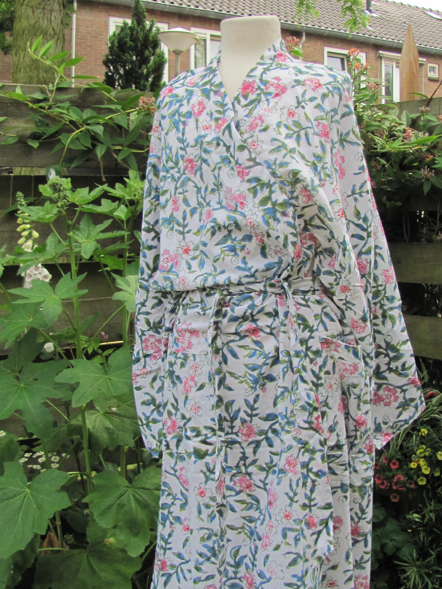 Kimono, dressing gown hand printed with vegetable dyes. 100% cotton