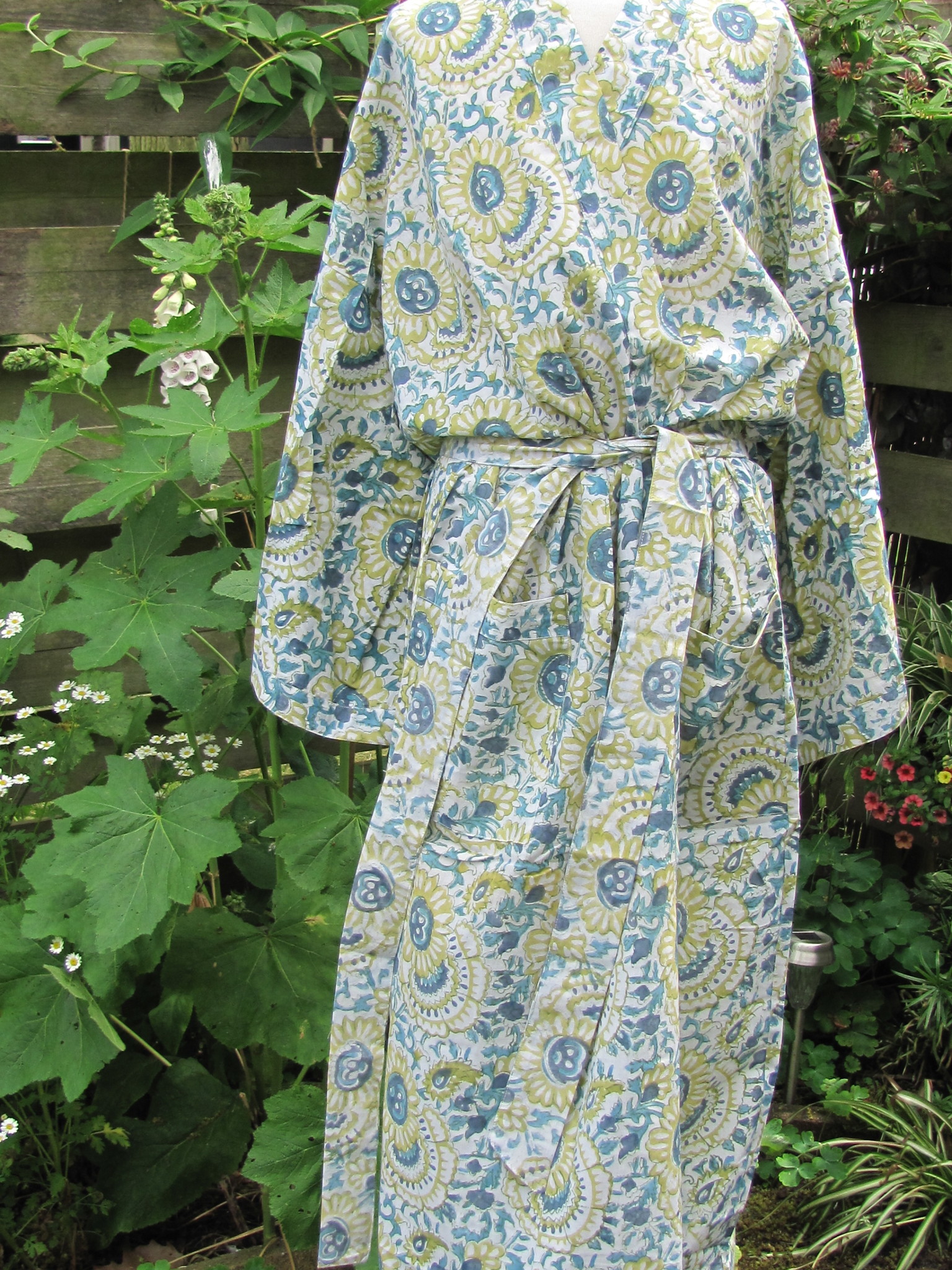 Kimono, dressing gown hand printed with vegetable dyes. 100% cotton