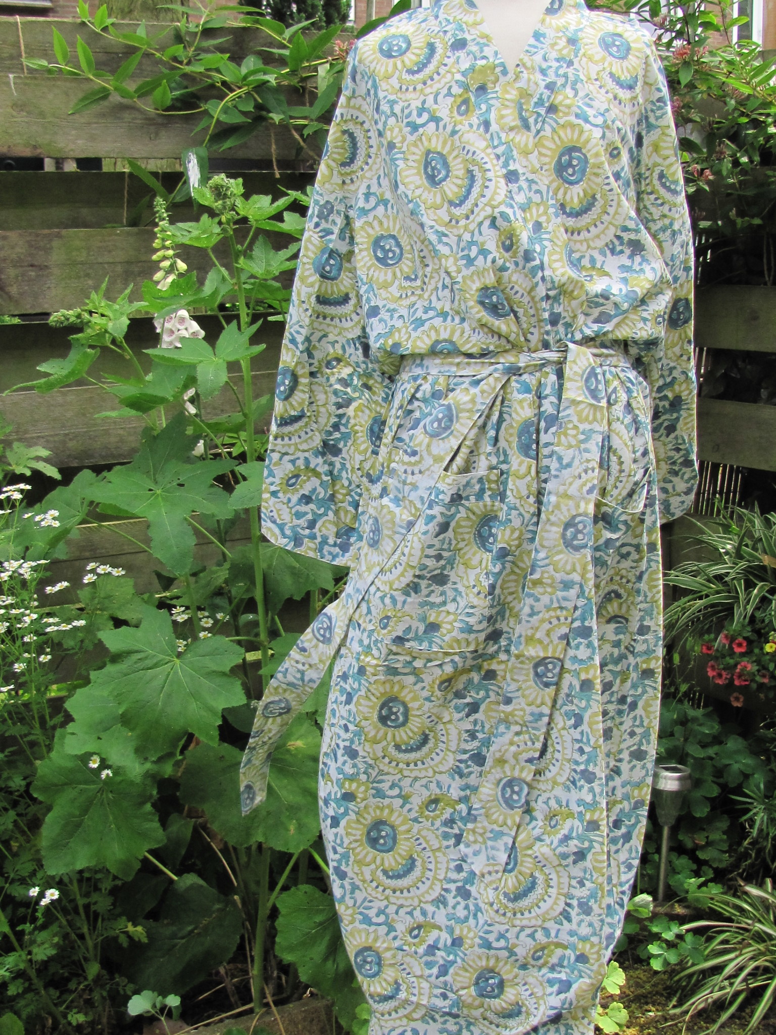 Kimono, dressing gown hand printed with vegetable dyes. 100% cotton