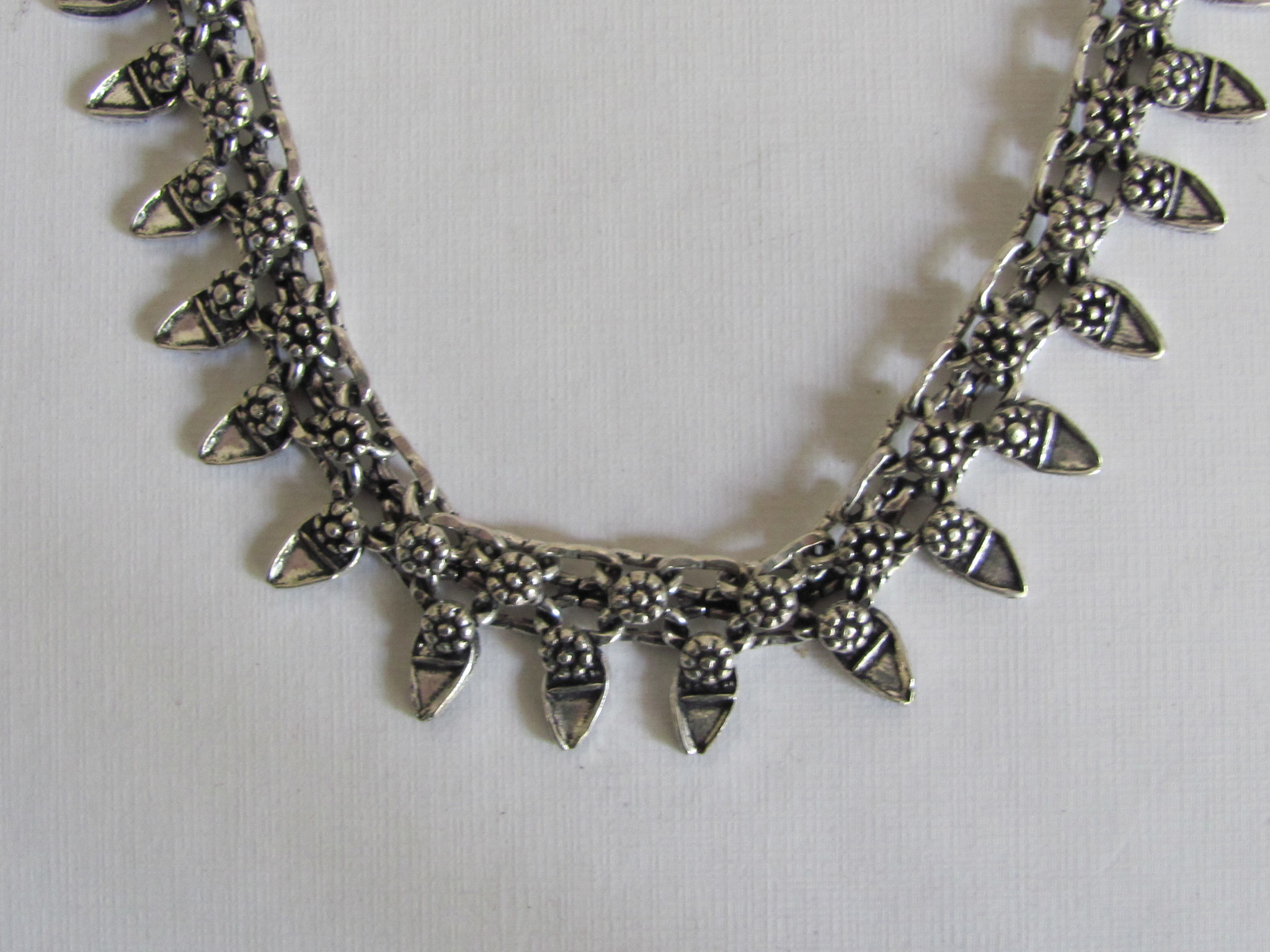 Necklace white metal short model