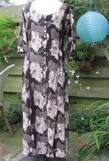 Dress fit and flare  with mother of pearl buttons