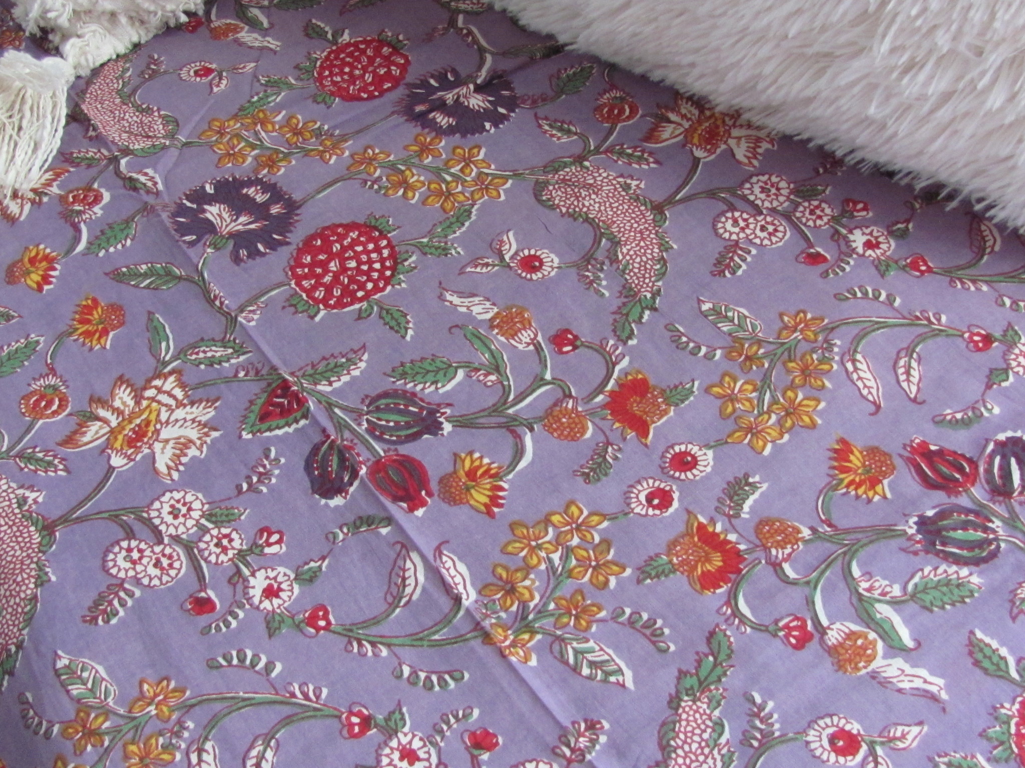 Bedspread super soft and reversible nice and big