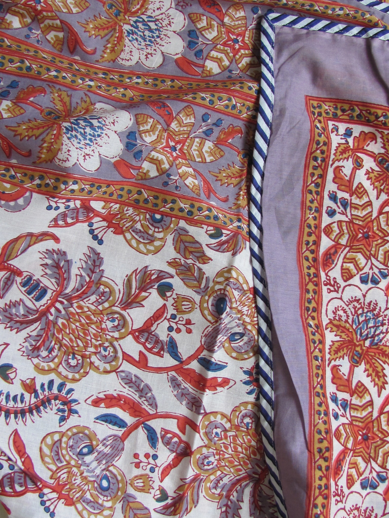 Bedspread super soft and reversible nice and big