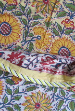 Bedspread super soft and reversible nice and big