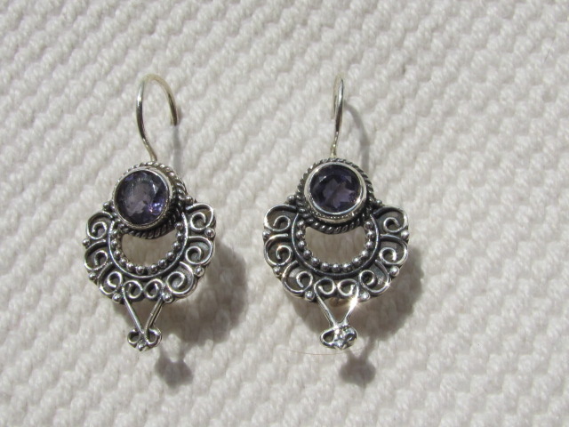 Earring  silver with facet cut iolite