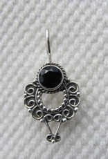 Earring  silver with facet cut onyx