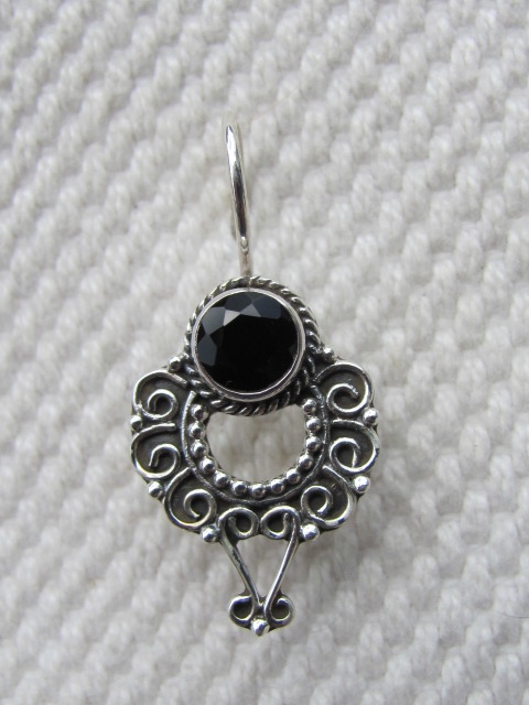 Earring  silver with facet cut onyx