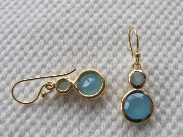 Earring  gold plating on silver with blue calceadone