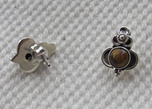 Earring silver stud with tiger eye stone