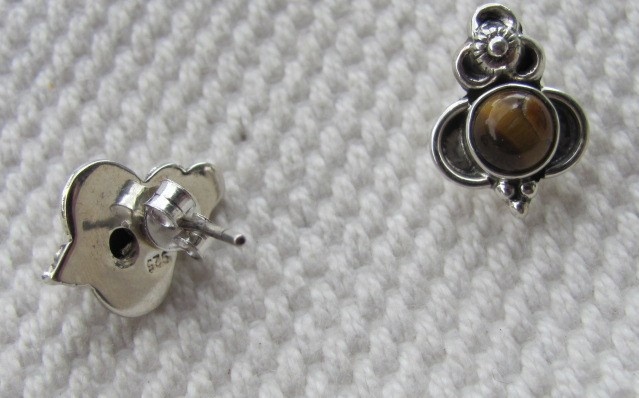Earring silver stud with tiger eye stone