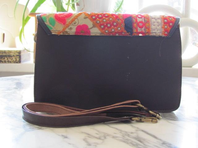 Tas  handgemaakt leer en borduurselcross body bag