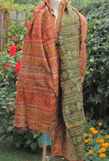 Zijde Sjaal Gudri Kantha geborduurd op  kringloop zijde saris