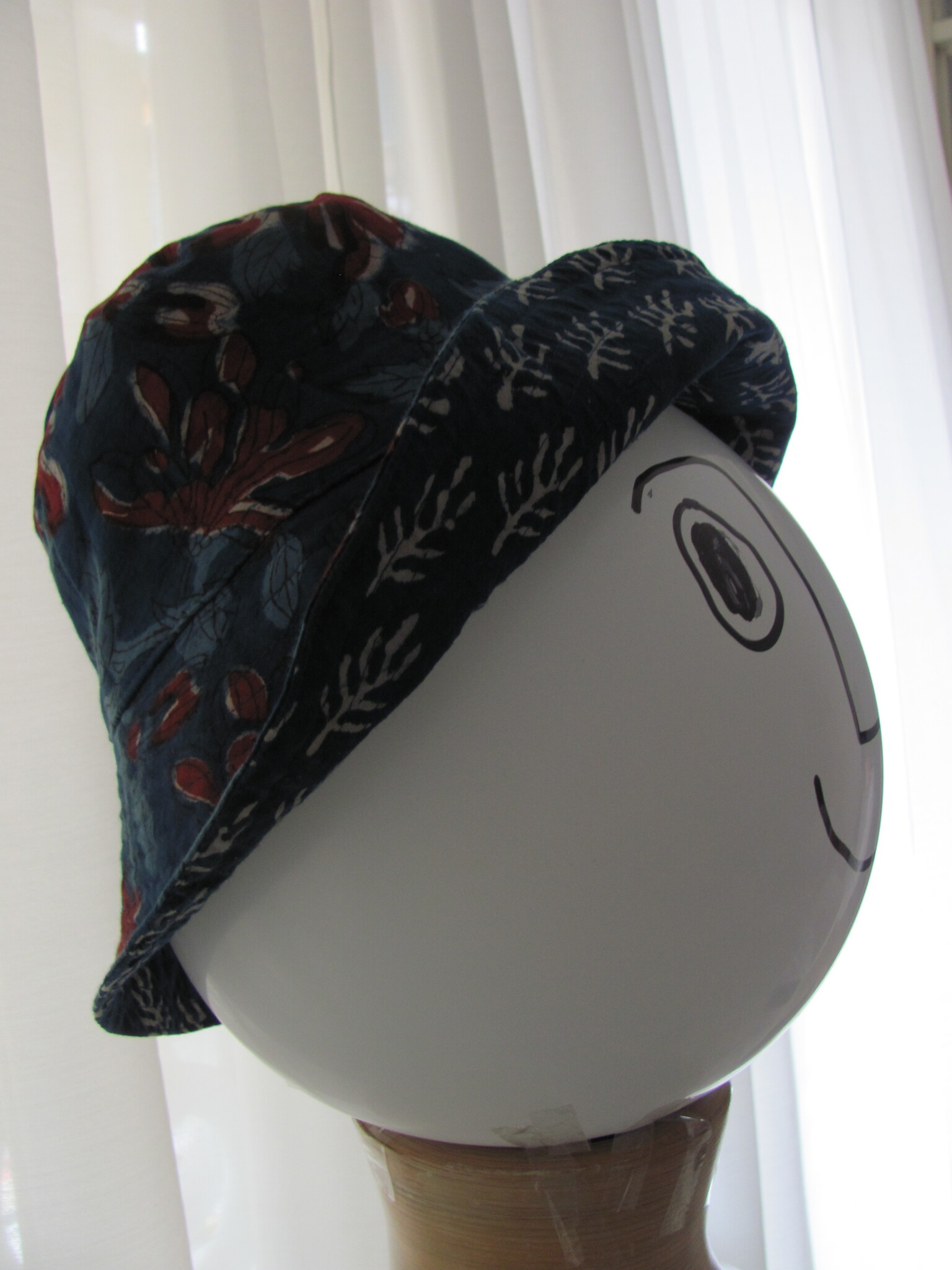 Bucket hat reversible and hand printed