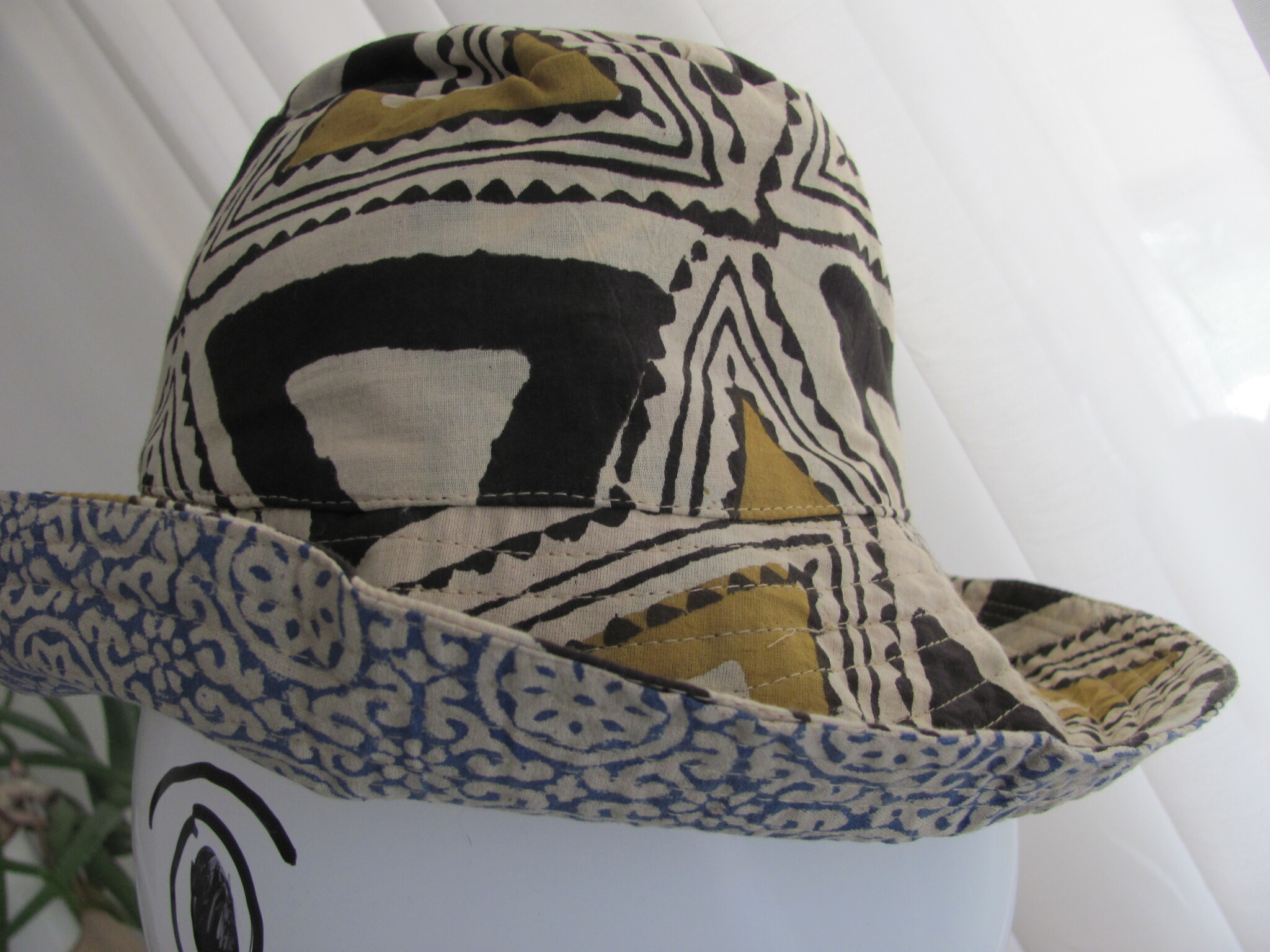 Bucket hat reversible and hand printed