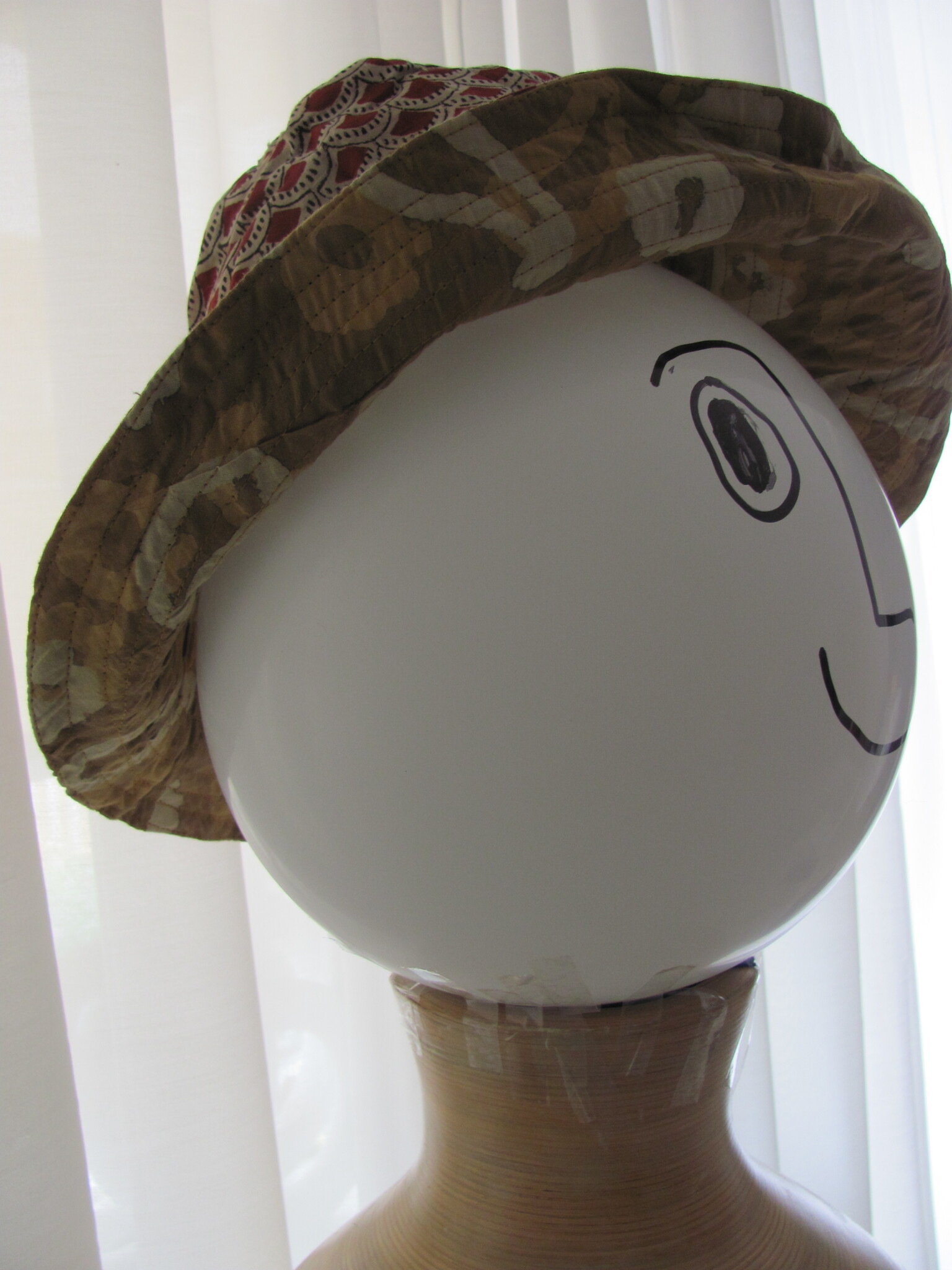 Bucket hat reversible and hand printed