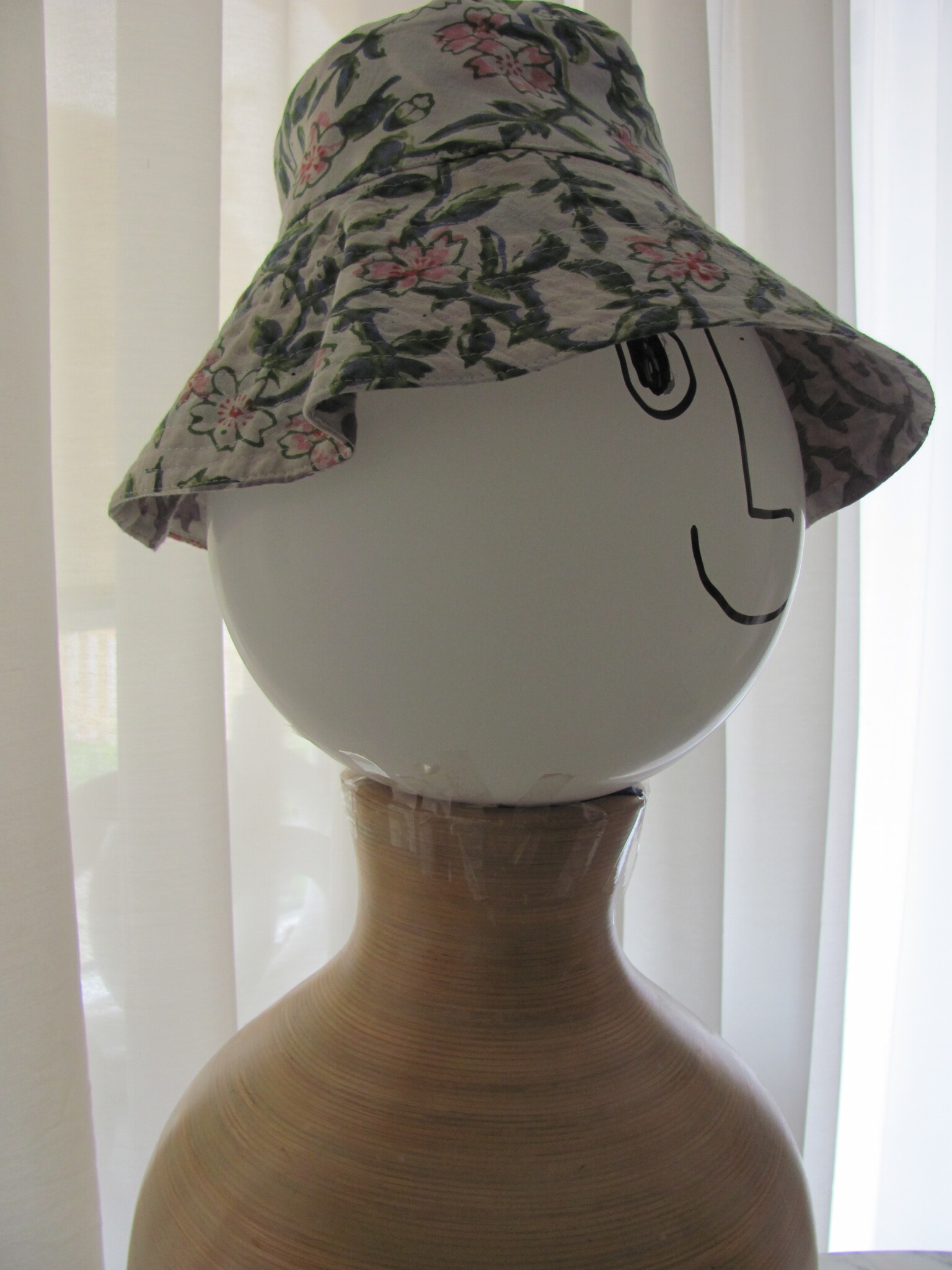 Bucket hat reversible and hand printed