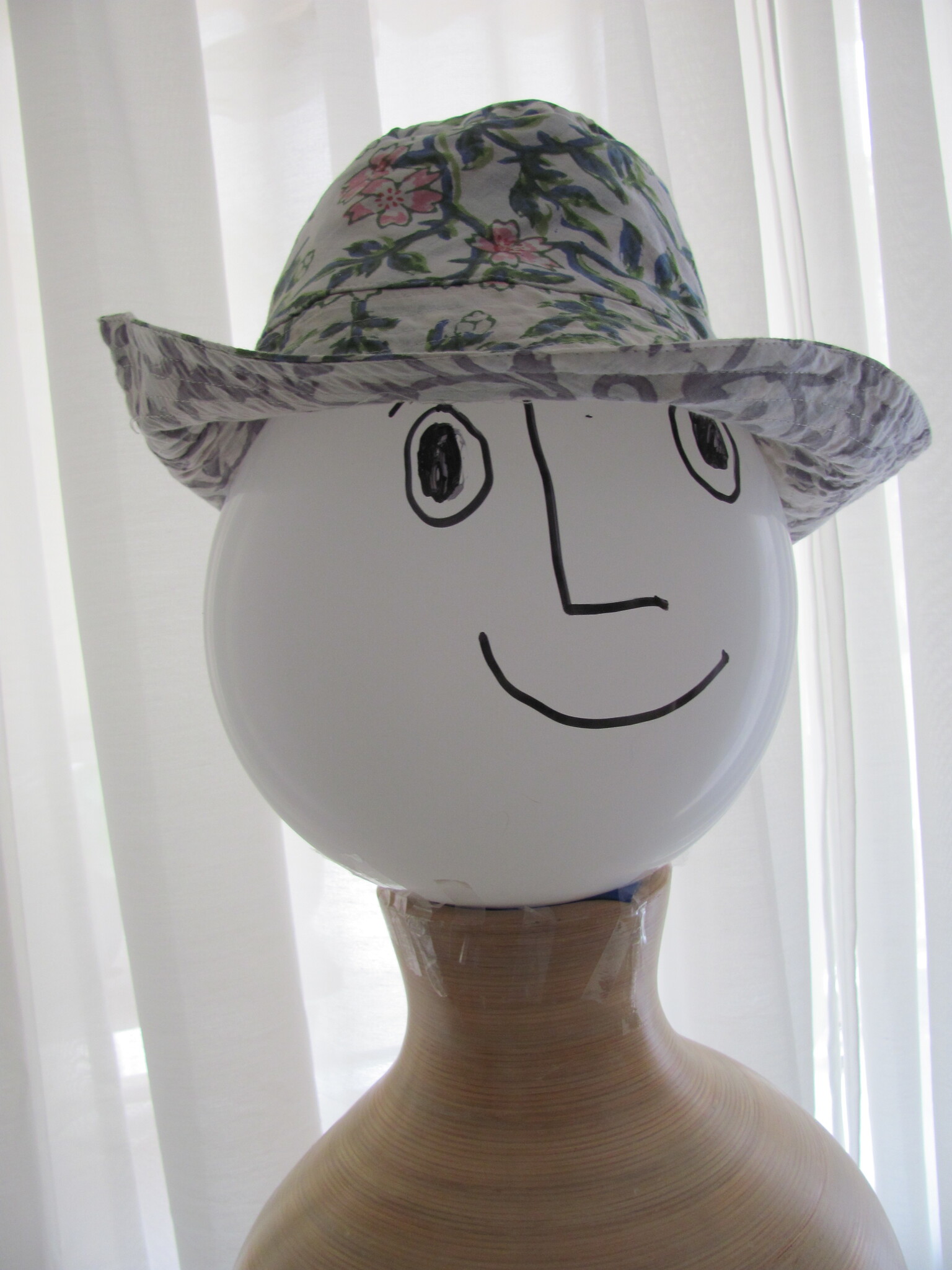 Bucket hat omkeerbaar en met de hand bedrukt