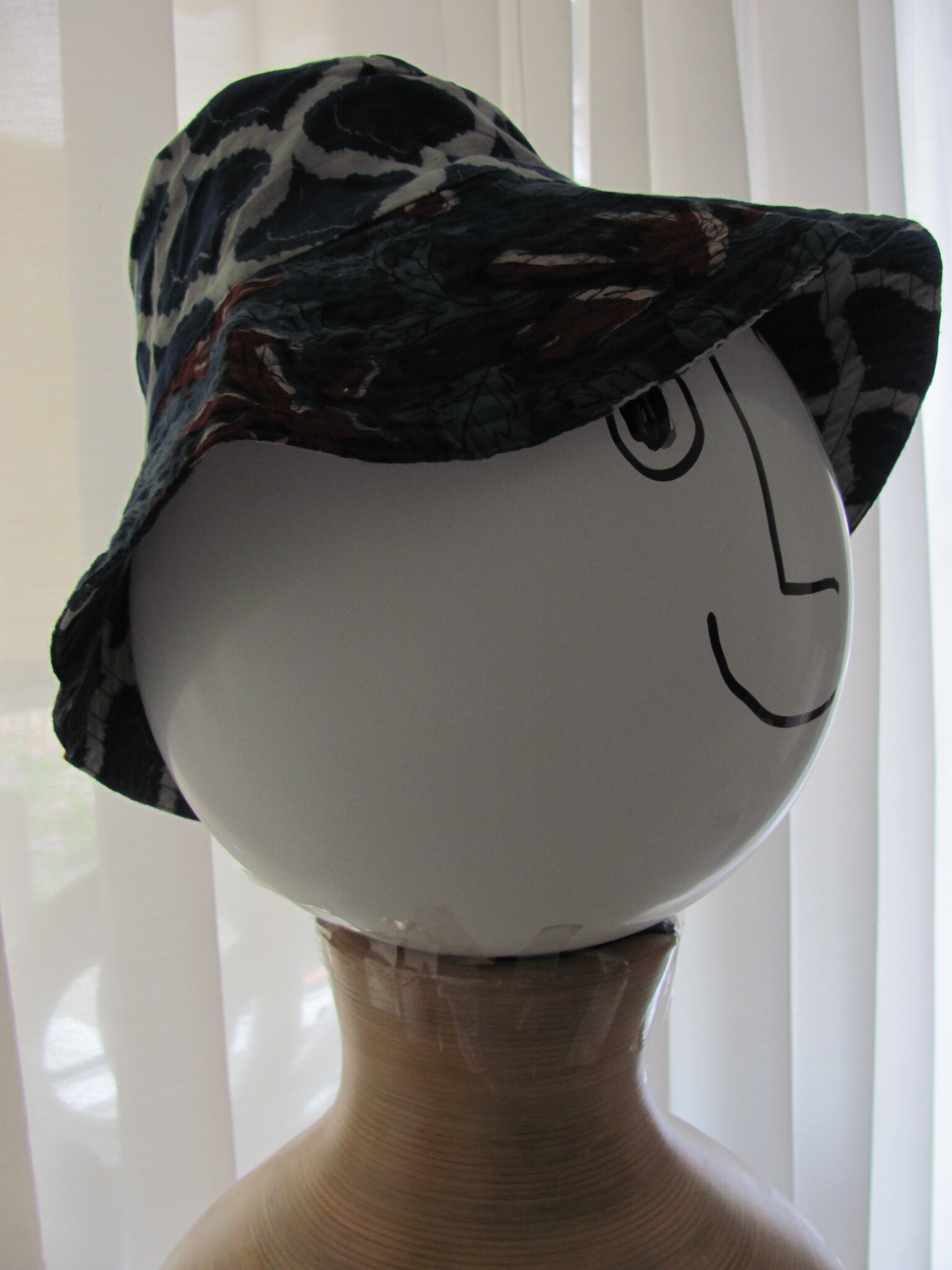 Bucket hat reversible and hand printed