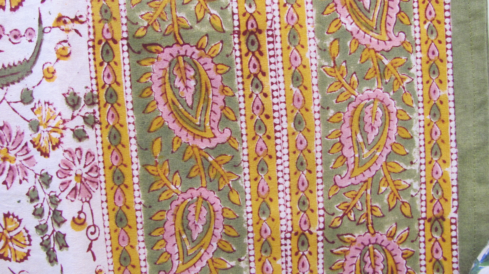 Bedsprei, grand foulard,   kleurrijke bohemian slaapkamer