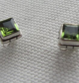 Earring silver stud with peridot