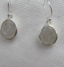 Earring silver with rainbow moonstone