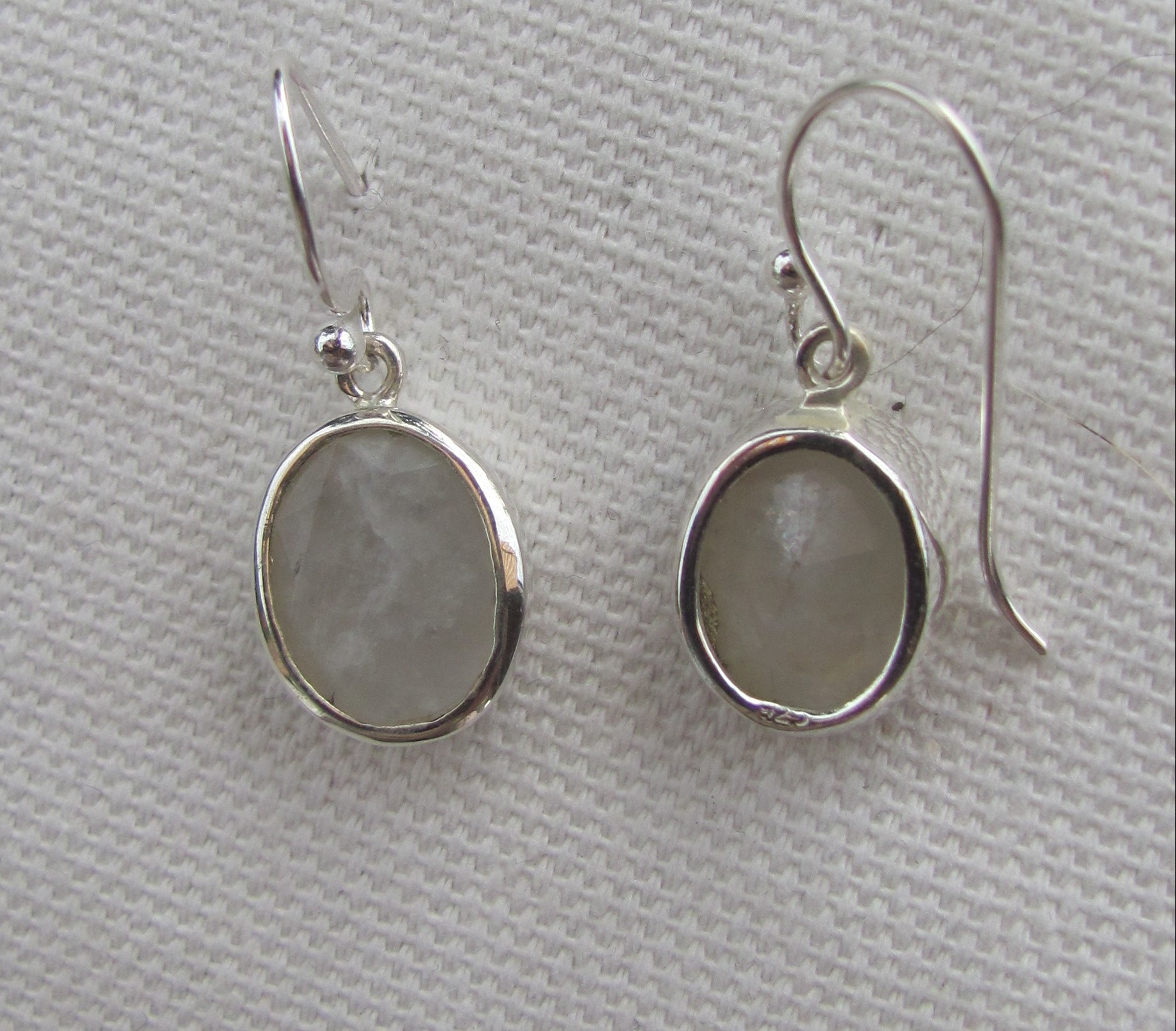 Earring silver with rainbow moonstone