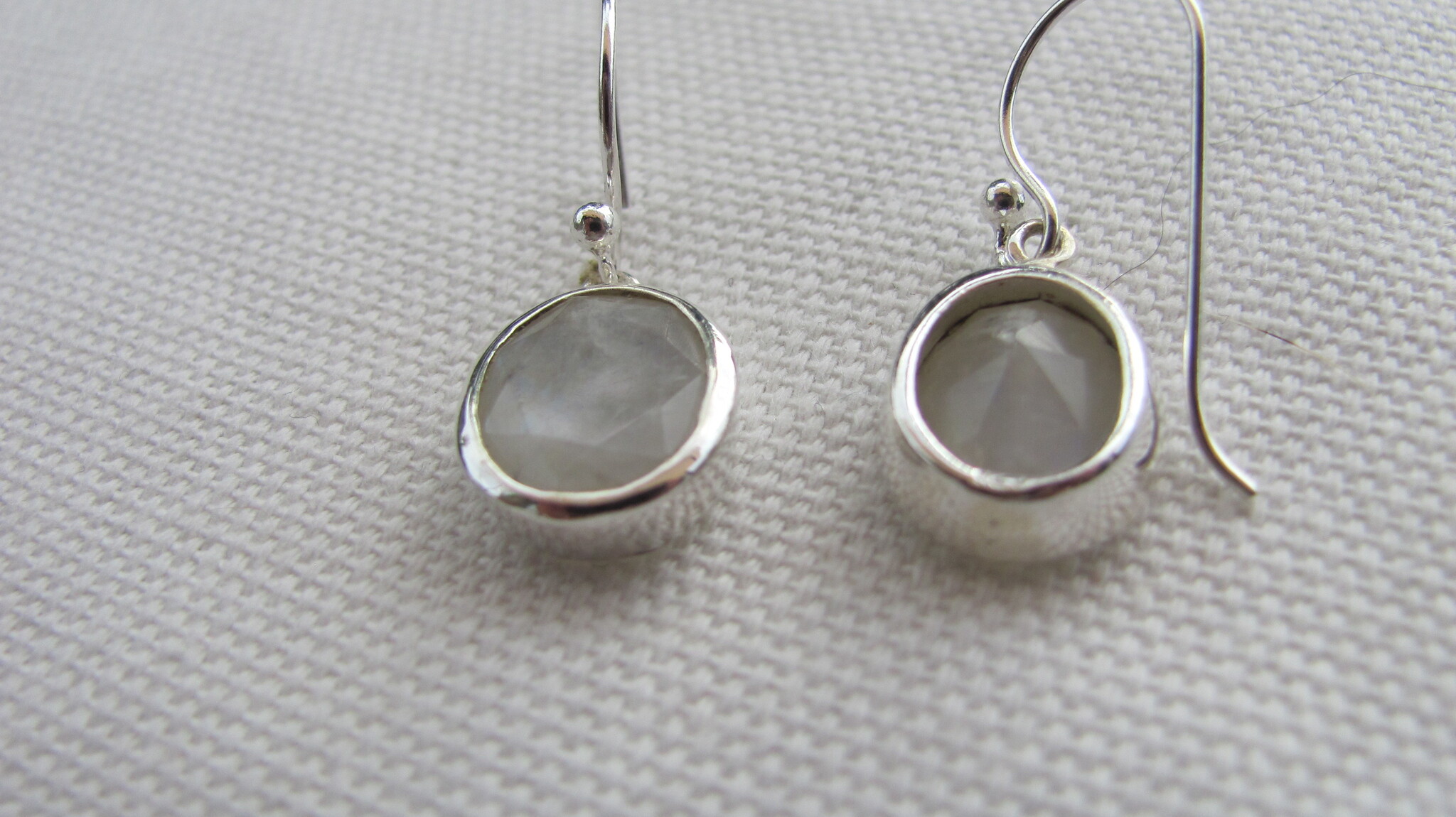 Earring silver with rainbow moonstone