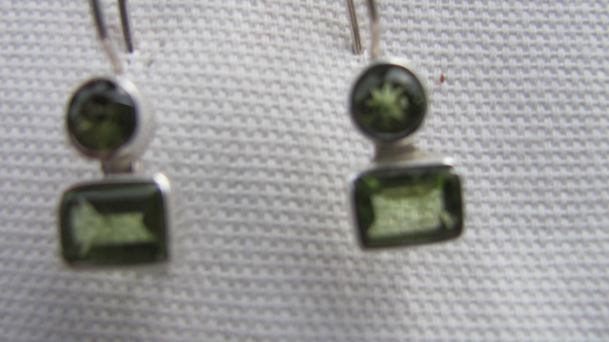 Earring silver with  peridot dormeuse