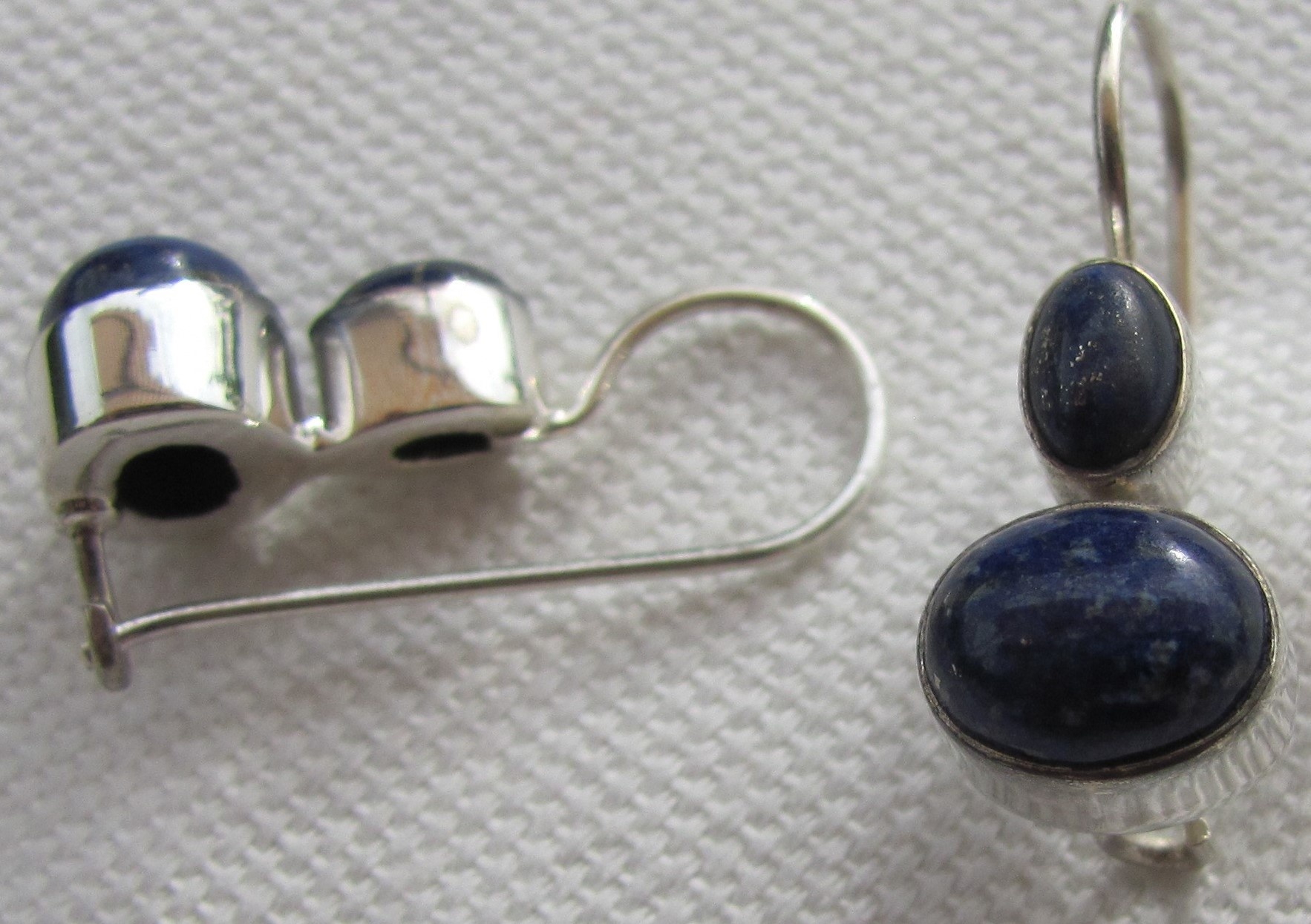 Zilver oorbel  met   lapis lazuli, dormeuse