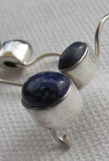 Zilver oorbel  met   lapis lazuli, dormeuse