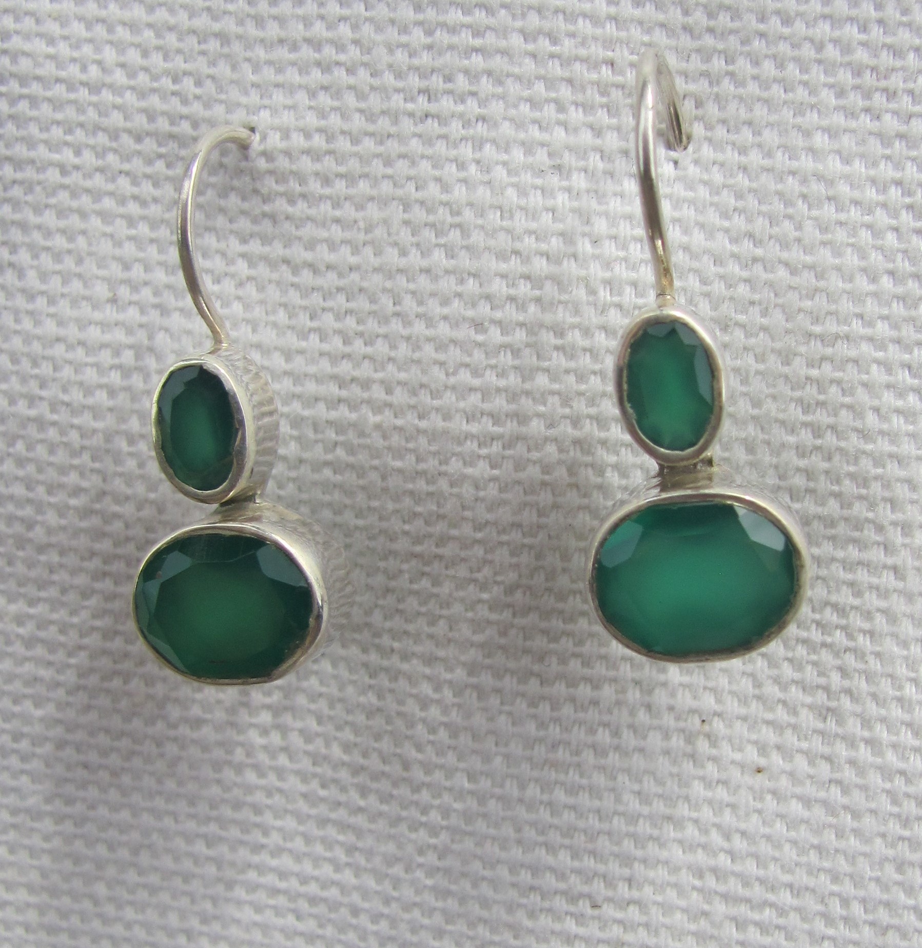 Earring silver with groen onyx  dormeuse