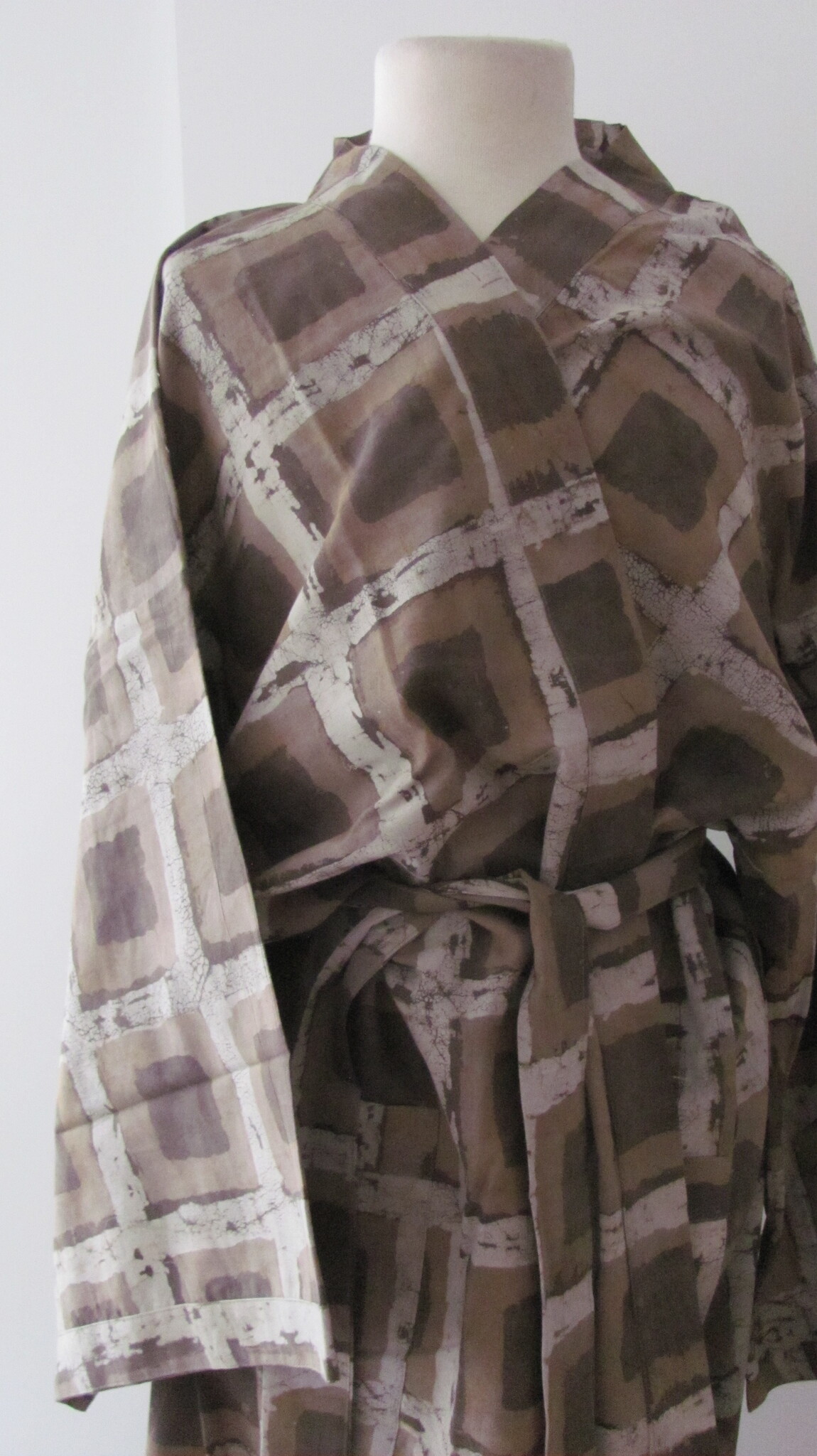 Kimono, dressing gown hand printed with vegetable dyes. 100% cotton