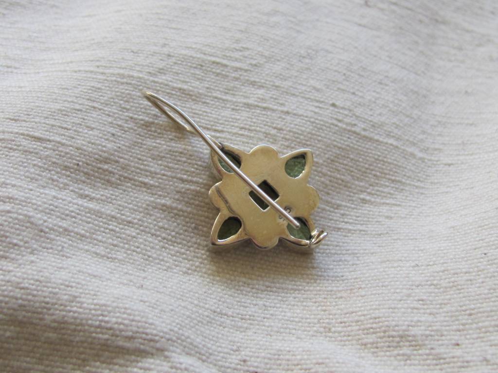 Earring silver peridot