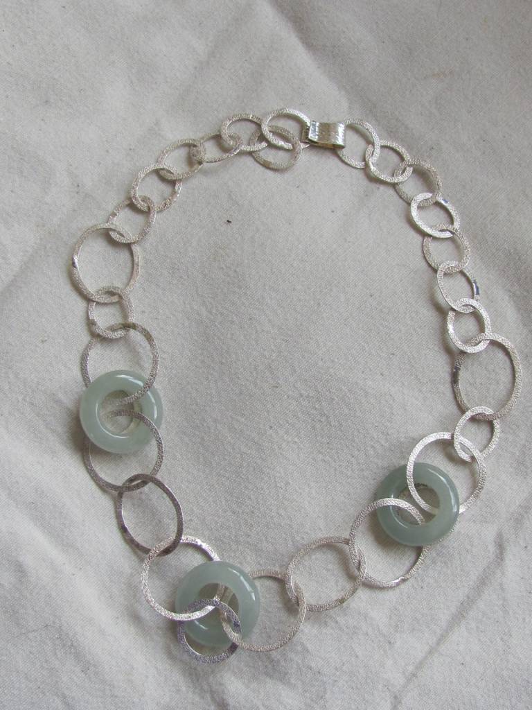 Necklace silver calceadone