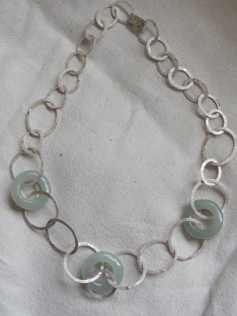 Necklace silver calceadone