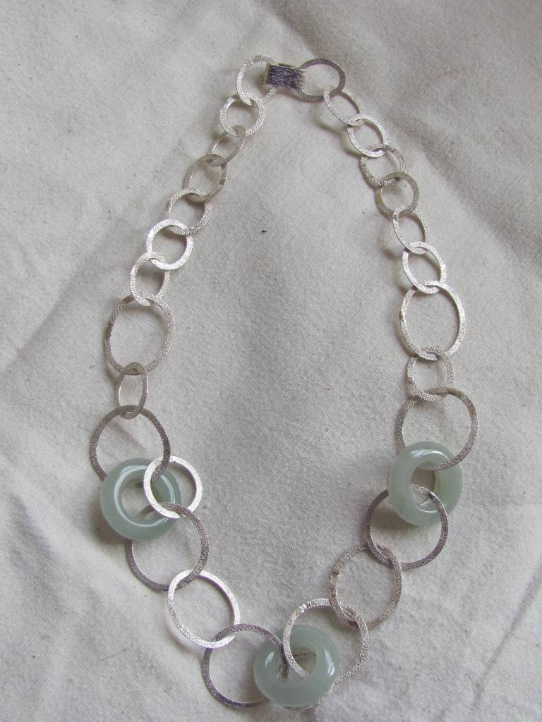 Necklace silver calceadone