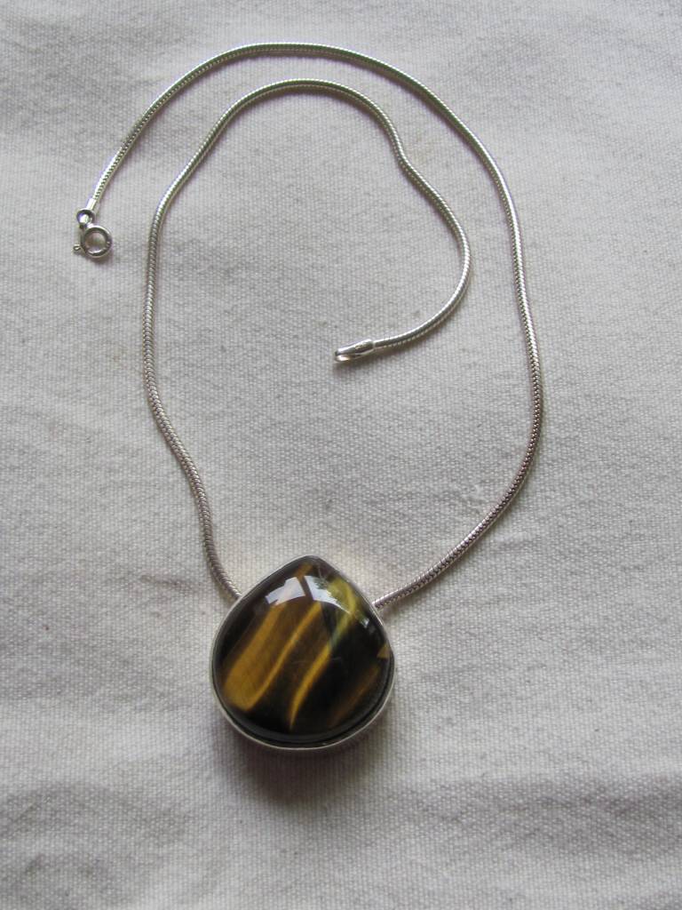 Necklace silver tiger eye