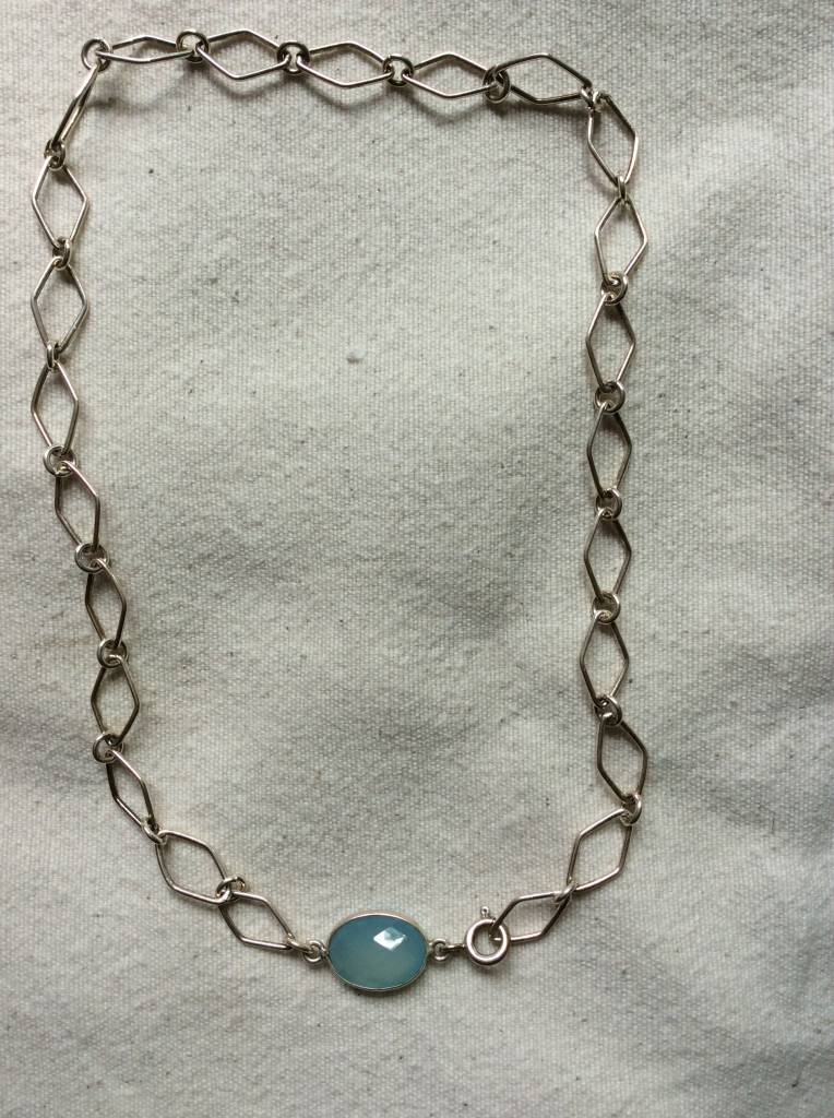 Necklace silver calceadone