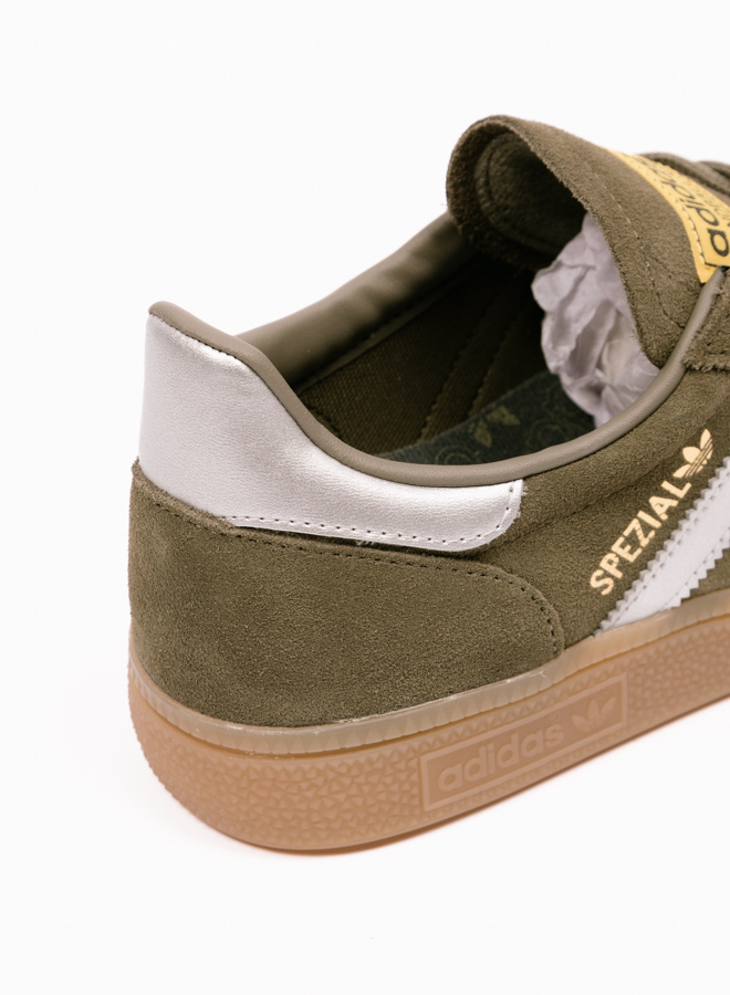 靴 adidas HANDBALL SPEZIAL JH7558 olive 24 アディダス HANDBALL SPEZIAL - グリーン | アディダス ジャパン