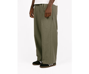 Obey Oliver Pleated Pant Tea Leaf 142020243 - GRAIL