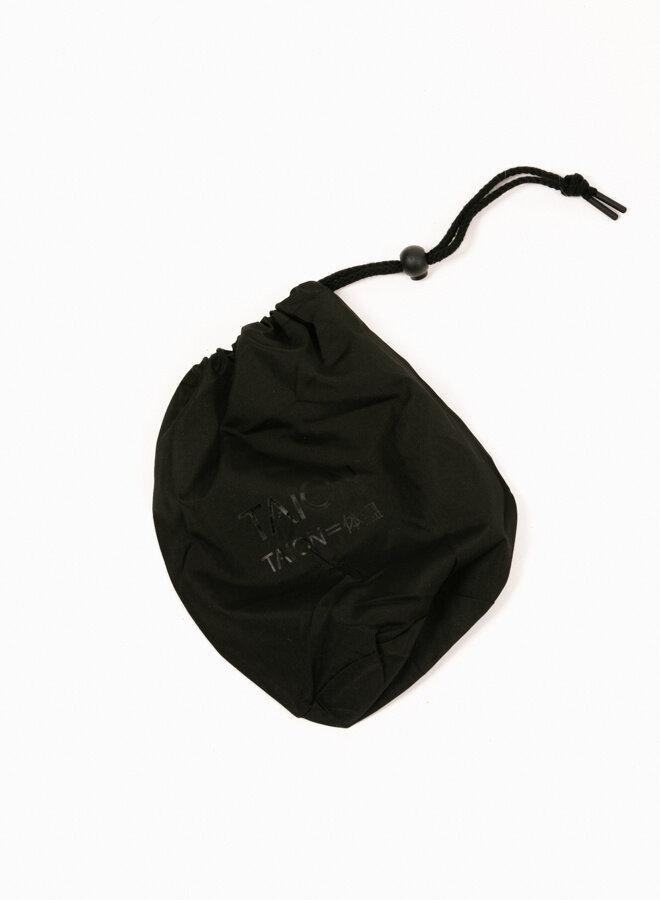 ジャケット・アウター MONOBI SKIN NYLON LIGHT V-NECK DOWN VEST BLA.jpg