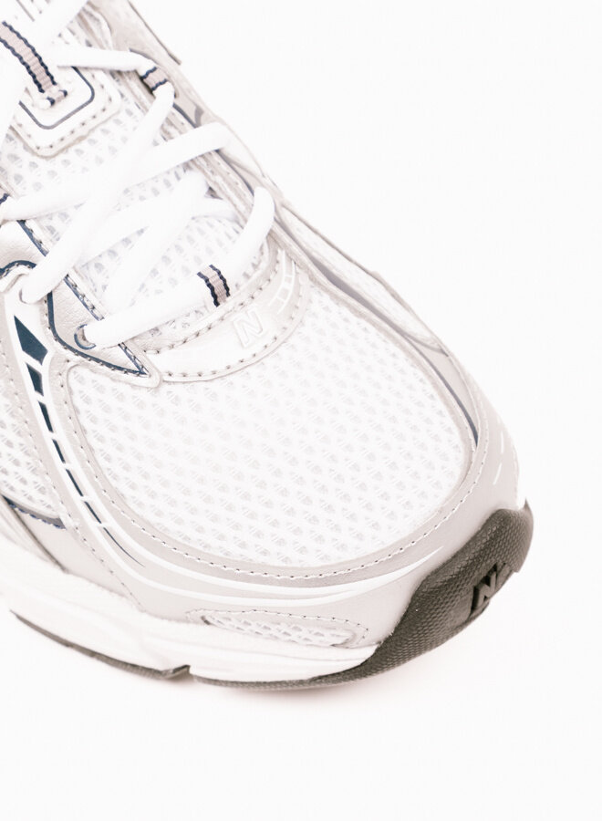 740v2 Navy / White / Shadow Grey U740WN2