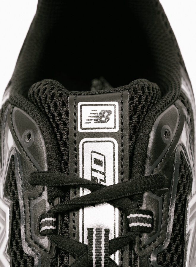 740 Black/Silver Metallic U740BM2